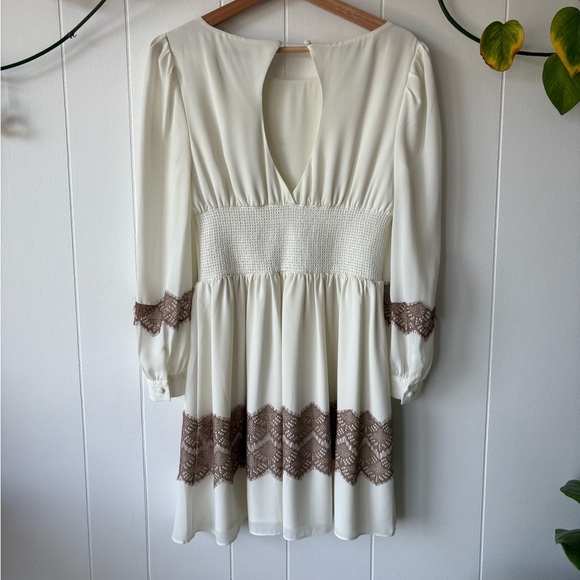 Darling White and Mauve Lace Dress | Small - Picture 3 of 5